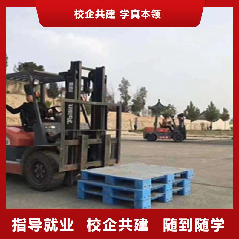 廊坊挖掘机技校学费多少钱