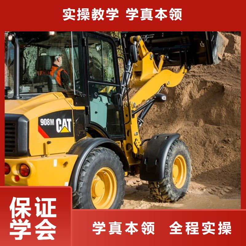 卢龙学挖机有年龄限制吗学真本领