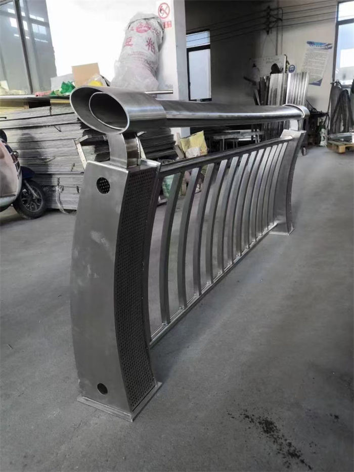 神池不锈钢复合管护栏不锈钢道路护栏品类齐全