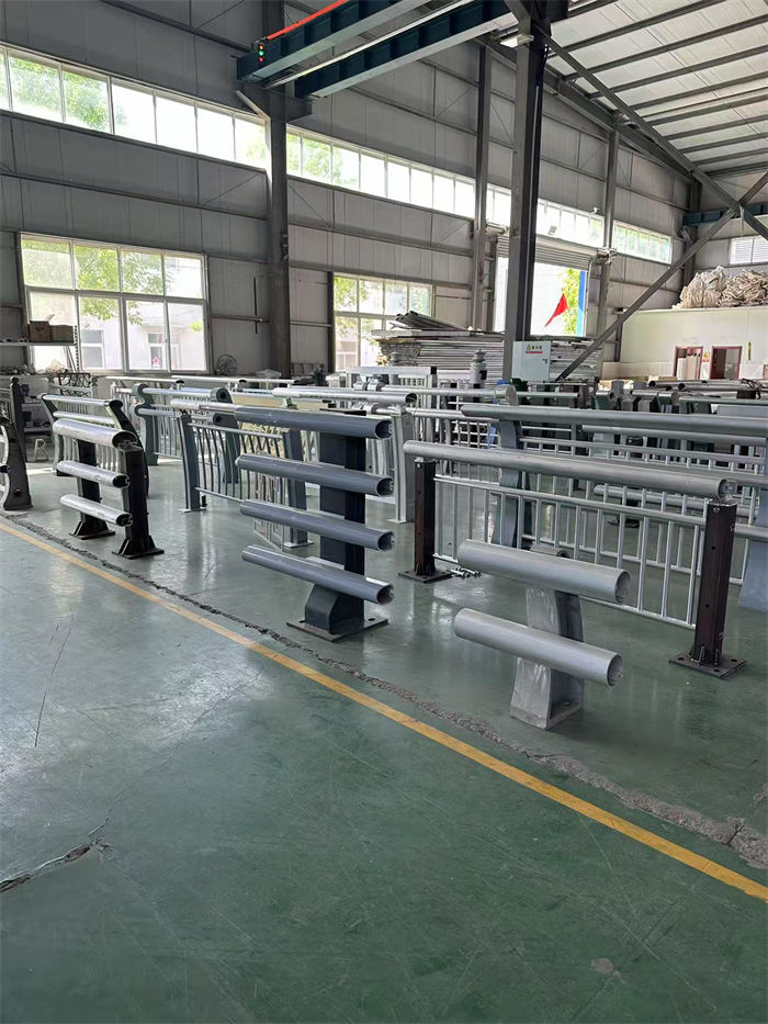 宁陵不锈钢复合管护栏桥梁亮化灯光护栏品质服务