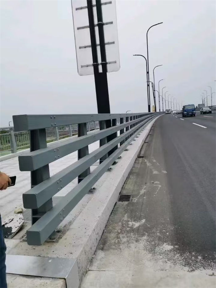 专业销售波形公路护栏厂家-放心用心做好细节