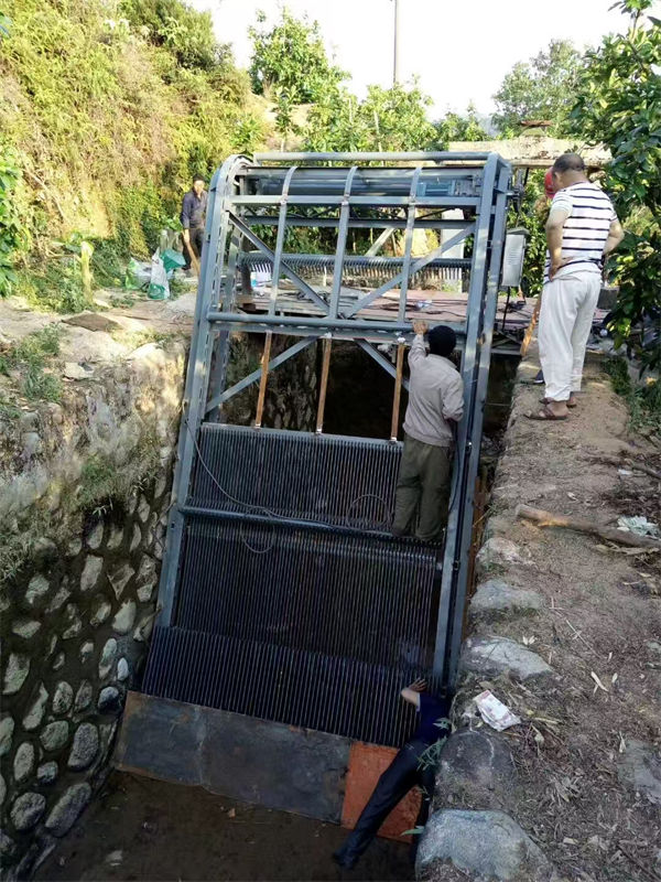 反捞式格栅清污机支持定制产品实拍