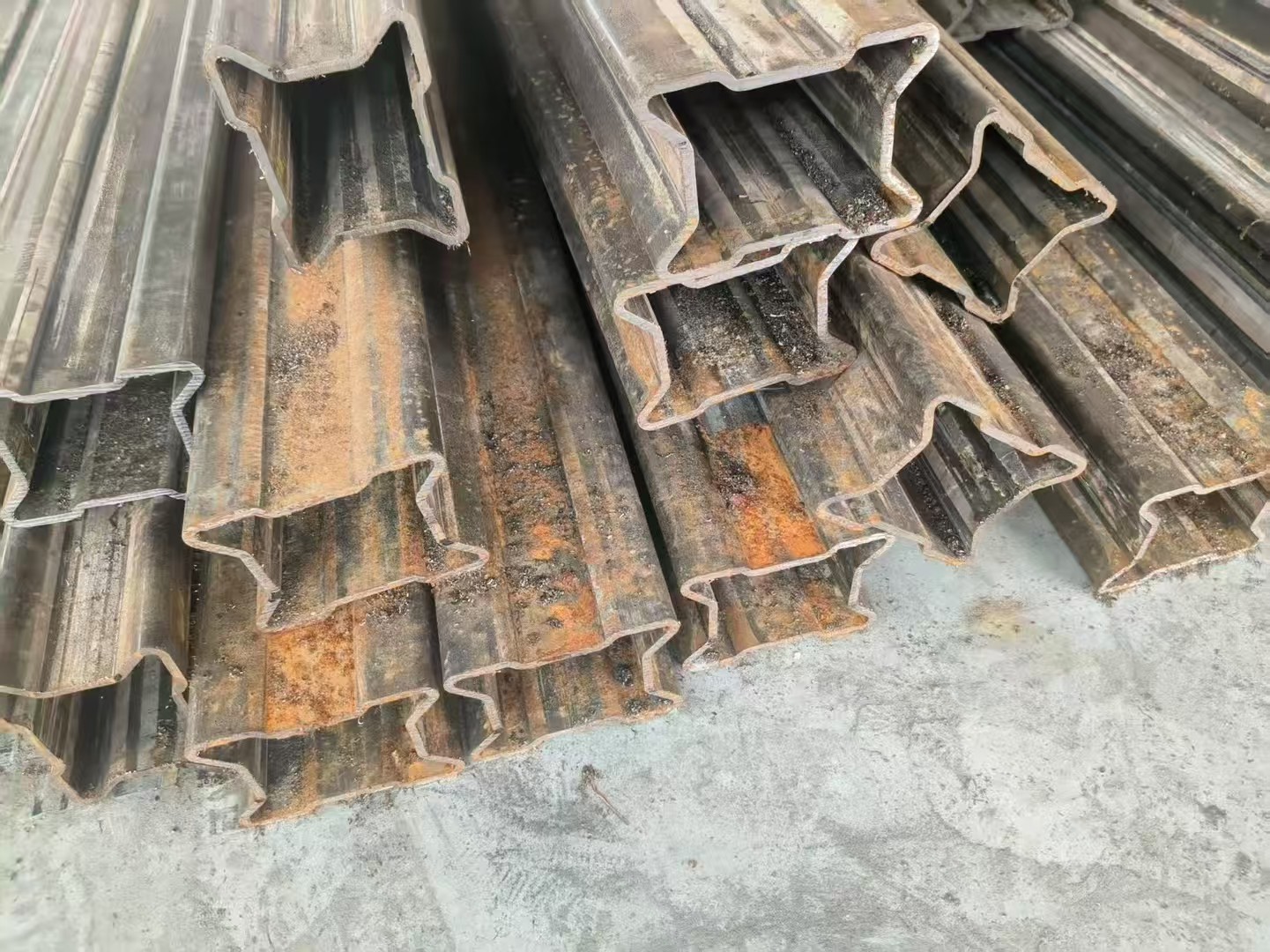 信阳光山100*100镀锌扇型管质量优异