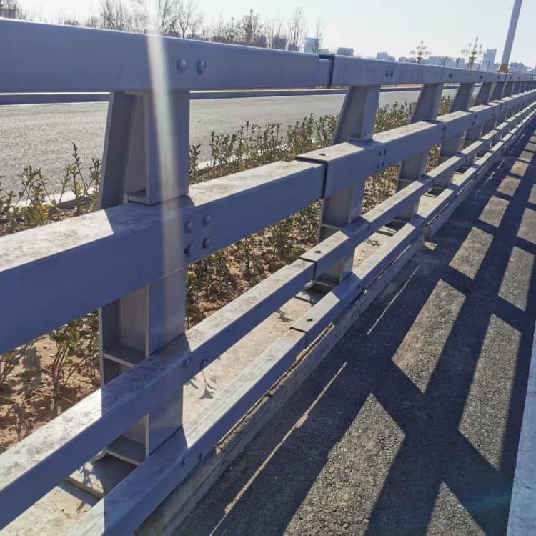 道路防撞护栏厂家供应