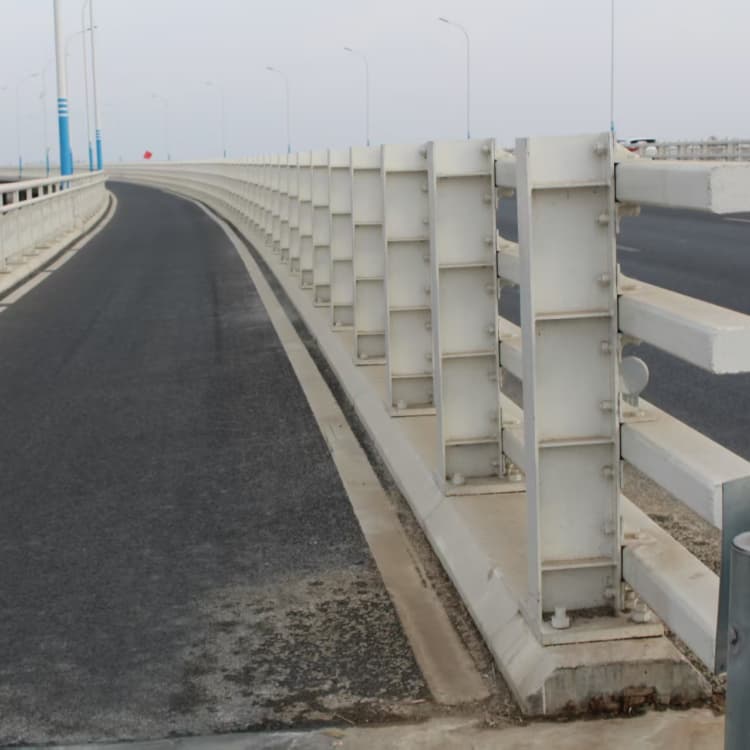 卢氏不锈钢护栏304复合管河道防护栏杆好货直销