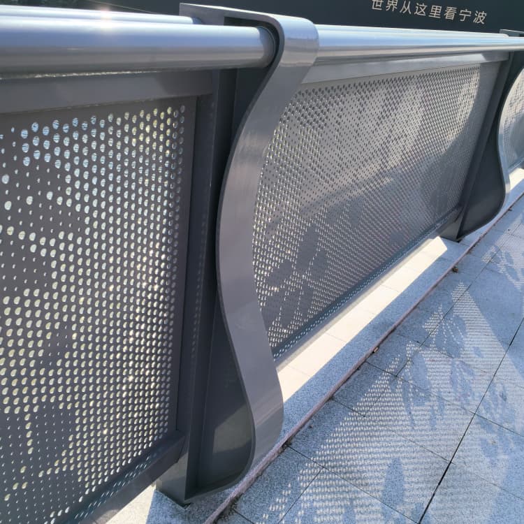 南湖护栏桥梁护栏不断创新