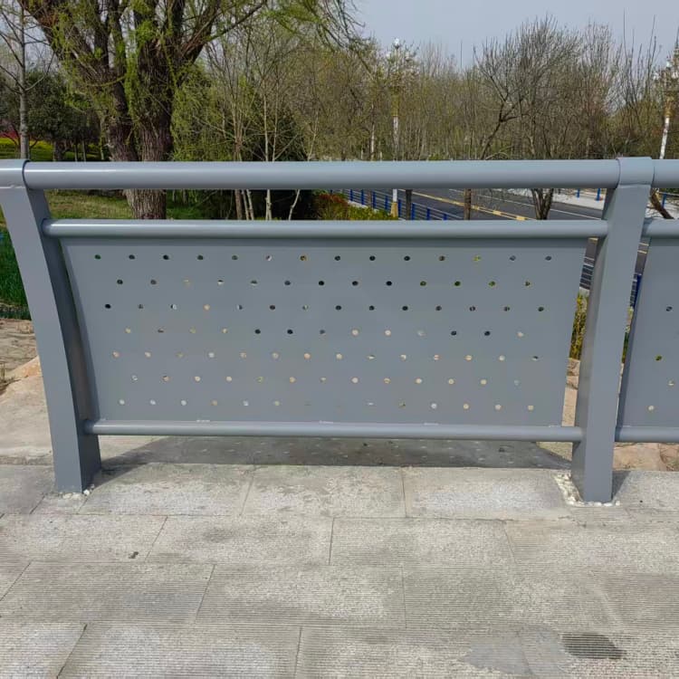 秀峰护栏复合管护栏实力工厂