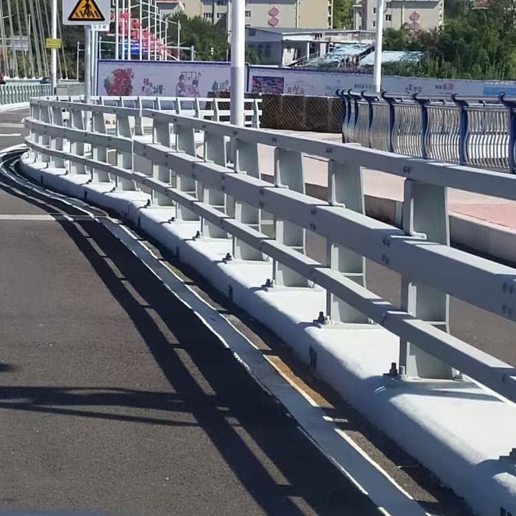 太康护栏高铁护栏优质原料