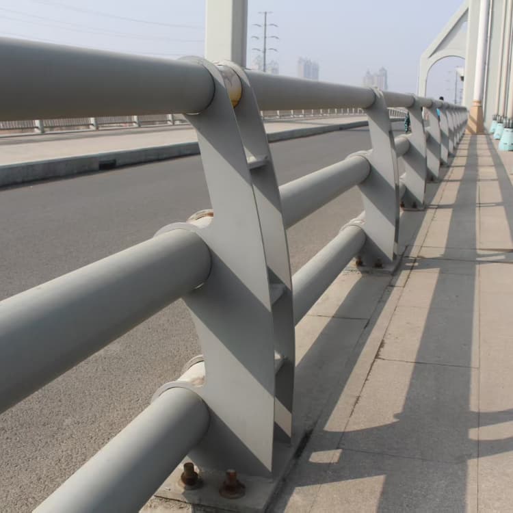 护栏复合管护栏适用范围广