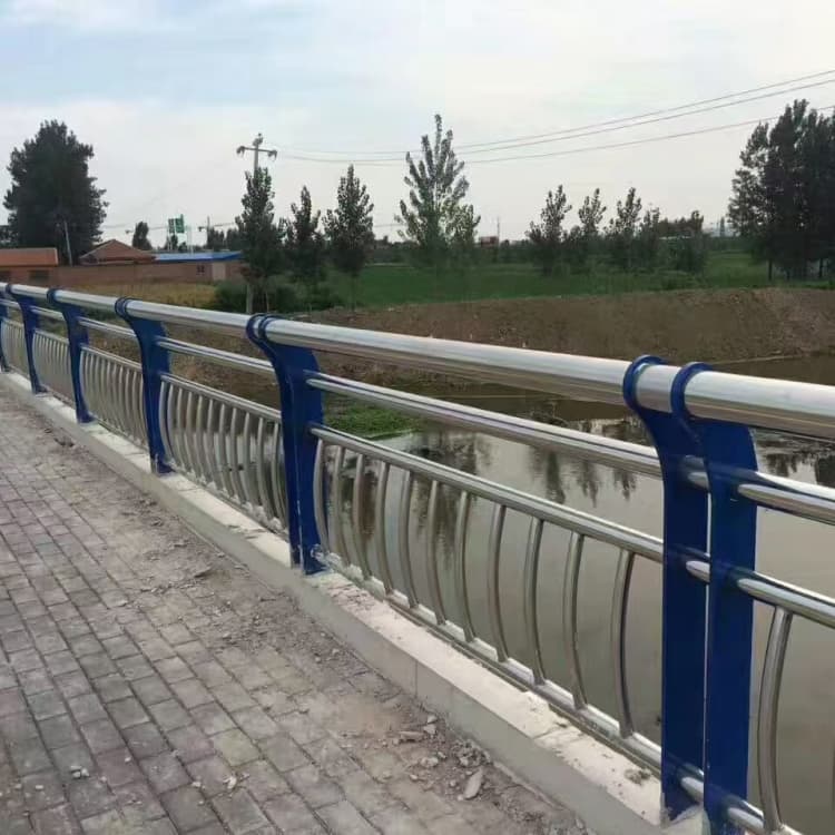 六合护栏复合管护栏大厂生产品质