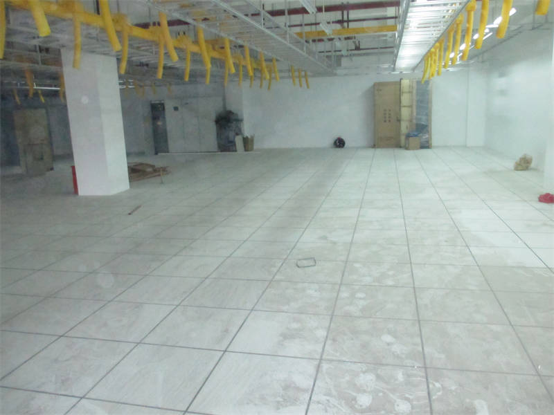 白塔防静电地板直铺式性PVC防静电地板工艺层层把关