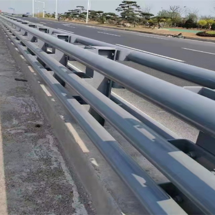 桥梁护栏_LED灯光护栏产地采购本土生产商