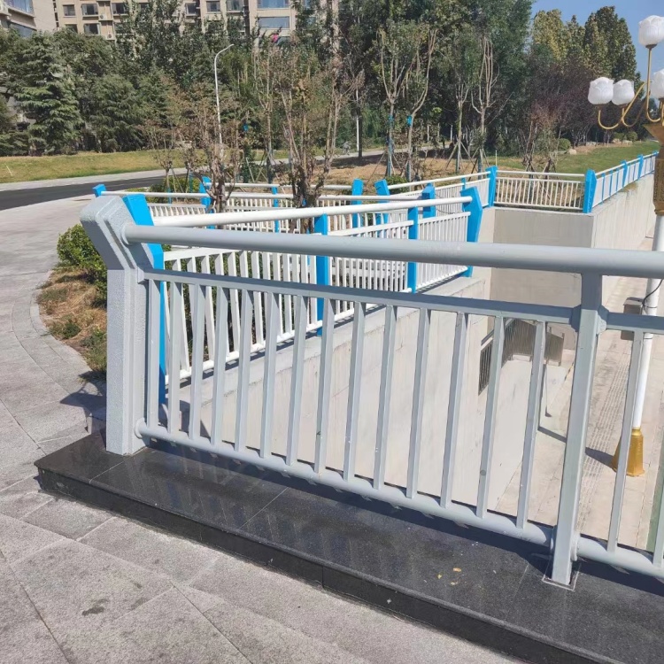 青白江防撞护栏不锈钢复合管道路护栏高品质现货销售