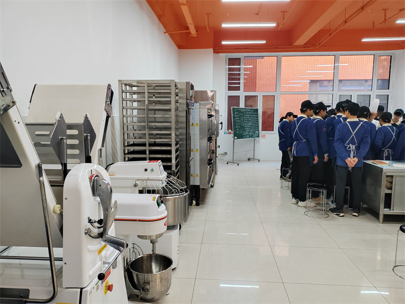 正规的糕点裱花培训学校|学西点烘焙来虎振学校