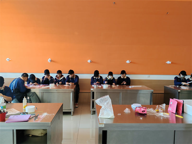 宁晋学糕点西点学费多少钱学生日蛋糕西点哪个学校好