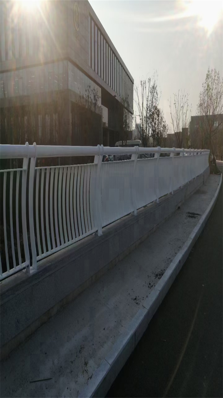 郧县护栏防撞桥梁护栏专注产品质量与服务