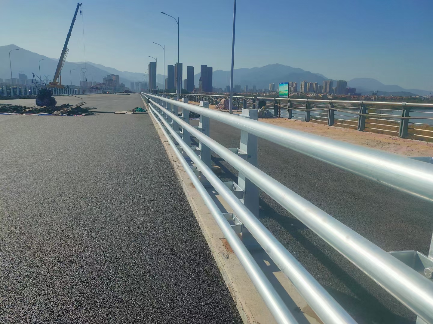 黑龙江镀锌喷塑护栏实力厂家