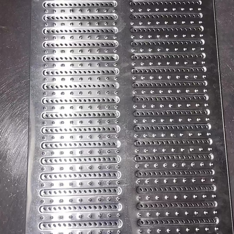 黑龙江省佳木斯580*250直孔拉伸地沟盖板规格多样