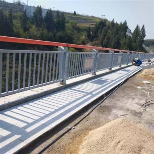 护栏防撞立柱质量优价格低加工定制