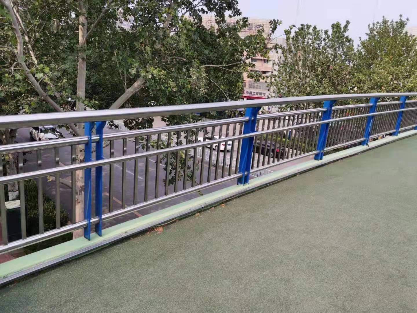 不锈钢复合管-中央分隔栏生产加工