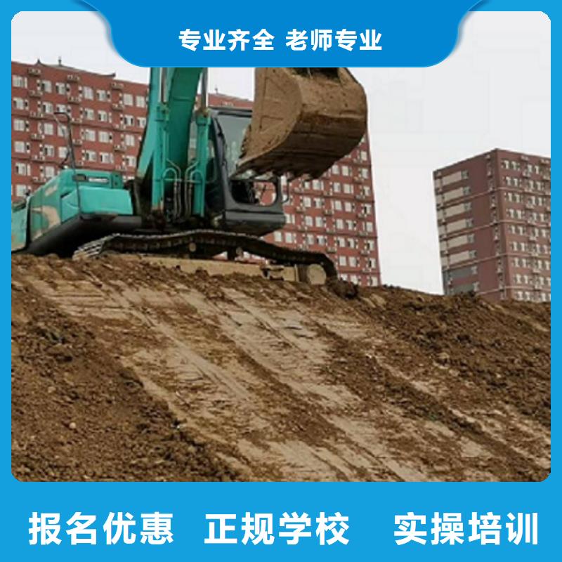 宜昌挖掘机学校 学挖掘机钩机学费多少钱理论+实操
