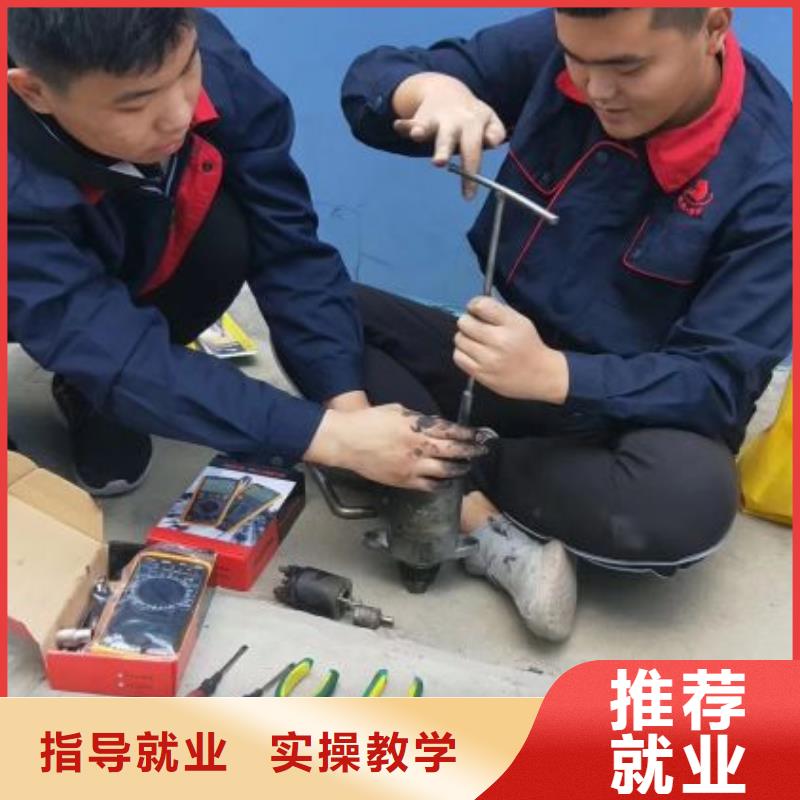 汽修培训学校_学装载机铲车叉车学费多少钱免费试学校企共建