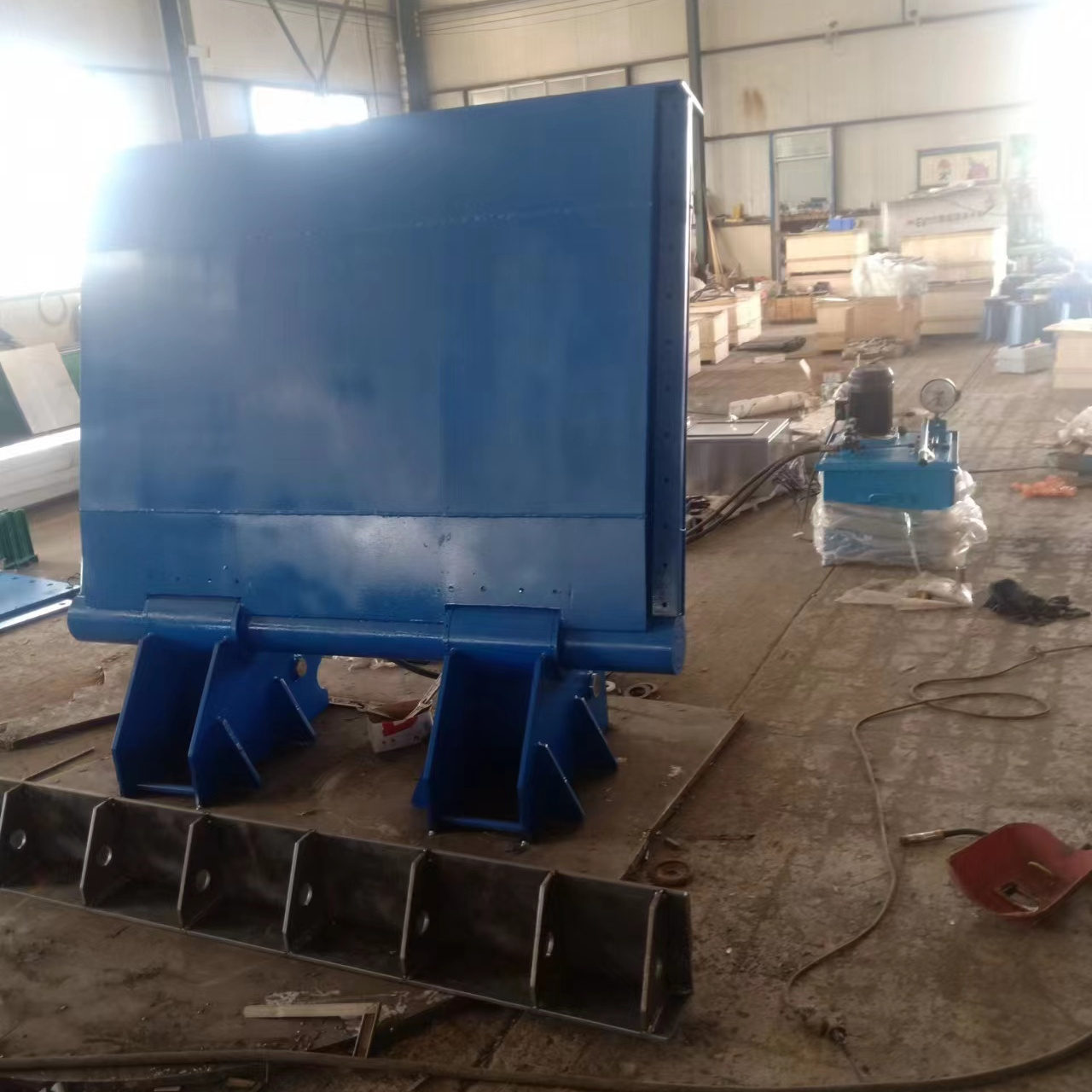 液压翻板闸门可以定制致电洽谈按需定做