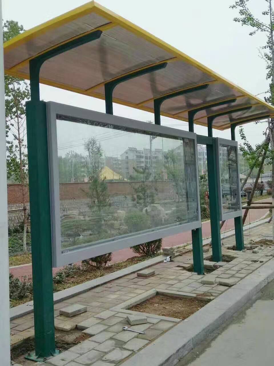 宁波公交站台 垃圾分类回收亭用心经营