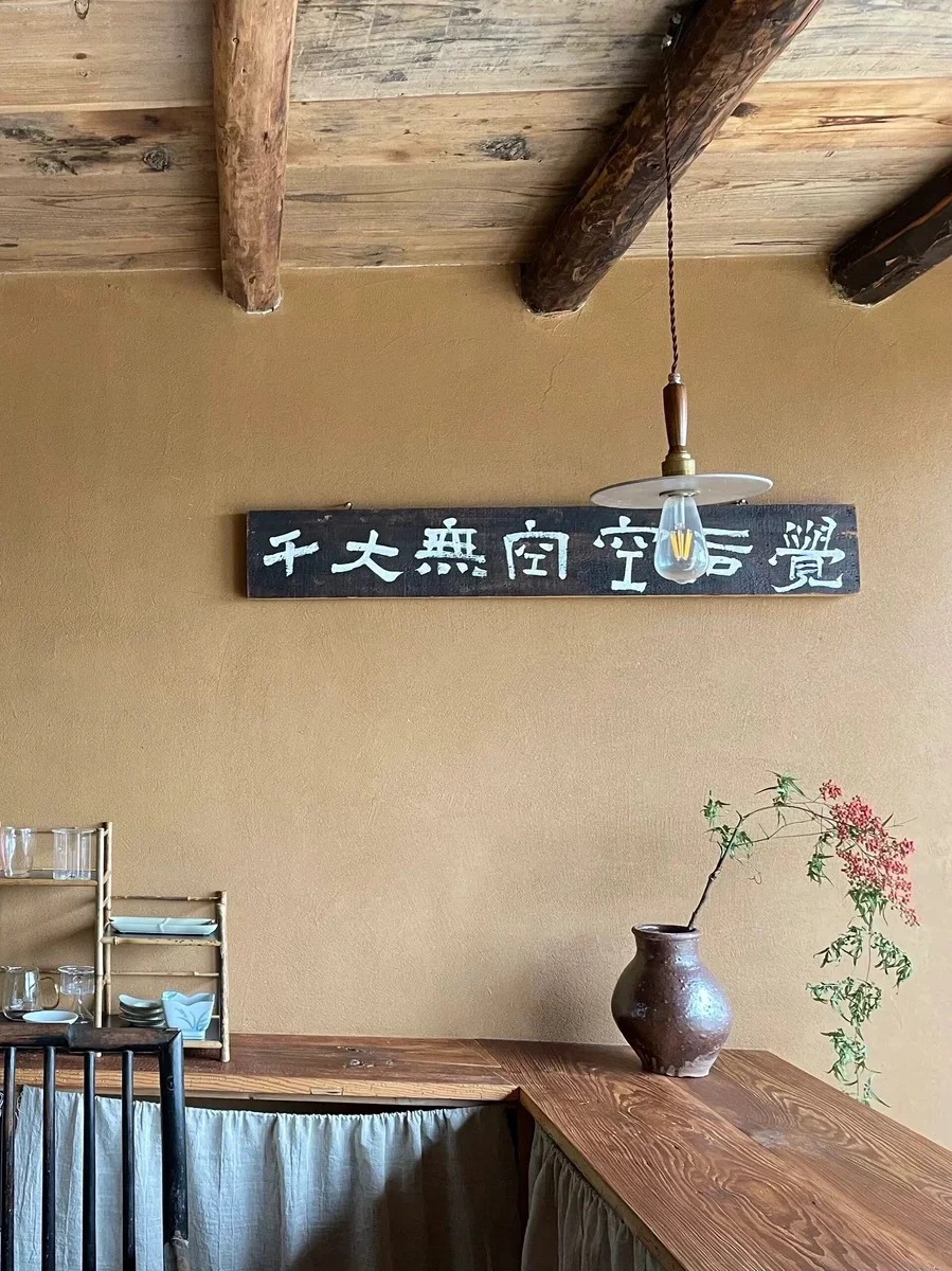 黑龙江牡丹江民宿改造，泥巴墙漆，艺术涂料厂家，稻秸秆漆源头厂家