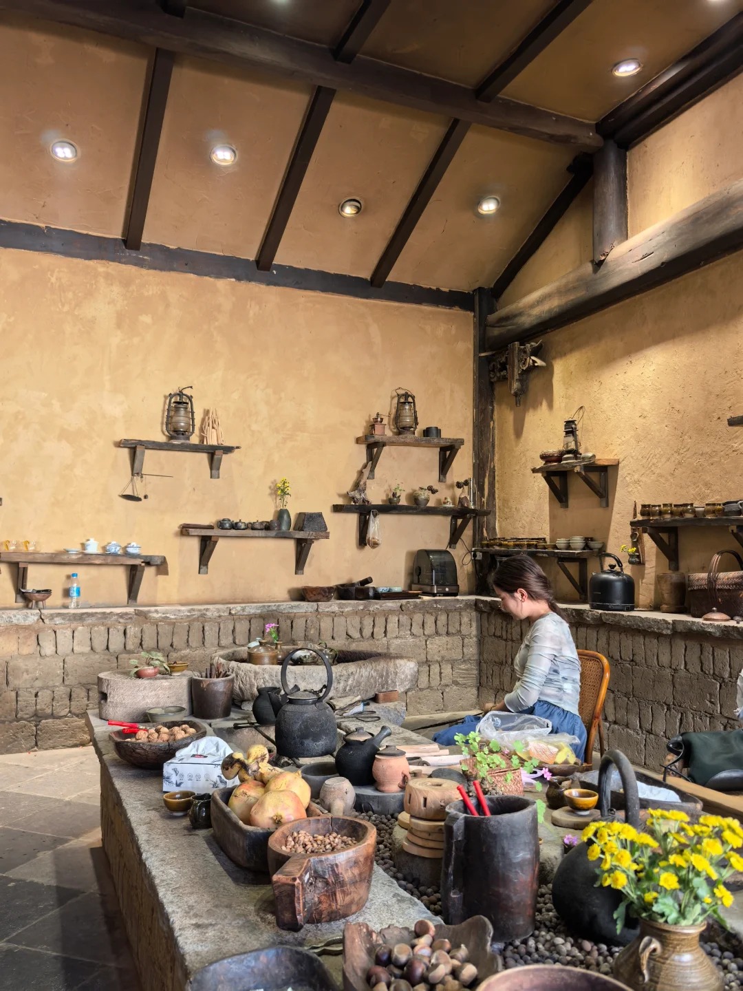 西藏拉萨稻壳漆，仿泥巴稻草漆，美丽乡村建设，仿夯土肌理漆施工报价