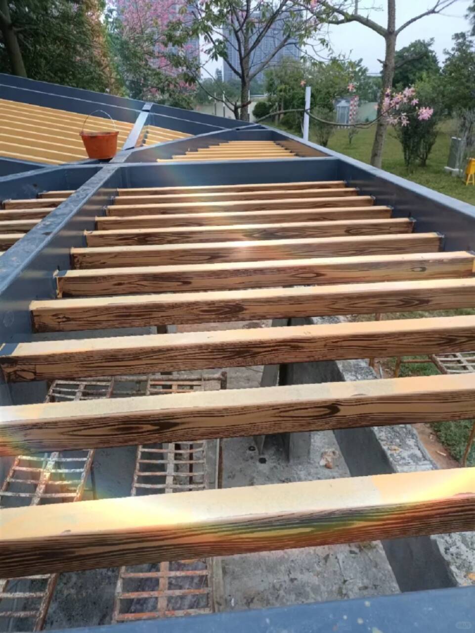 镀锌管木纹漆批发价格#方钢圆管#长廊护栏#园林建筑品质好才是硬道理