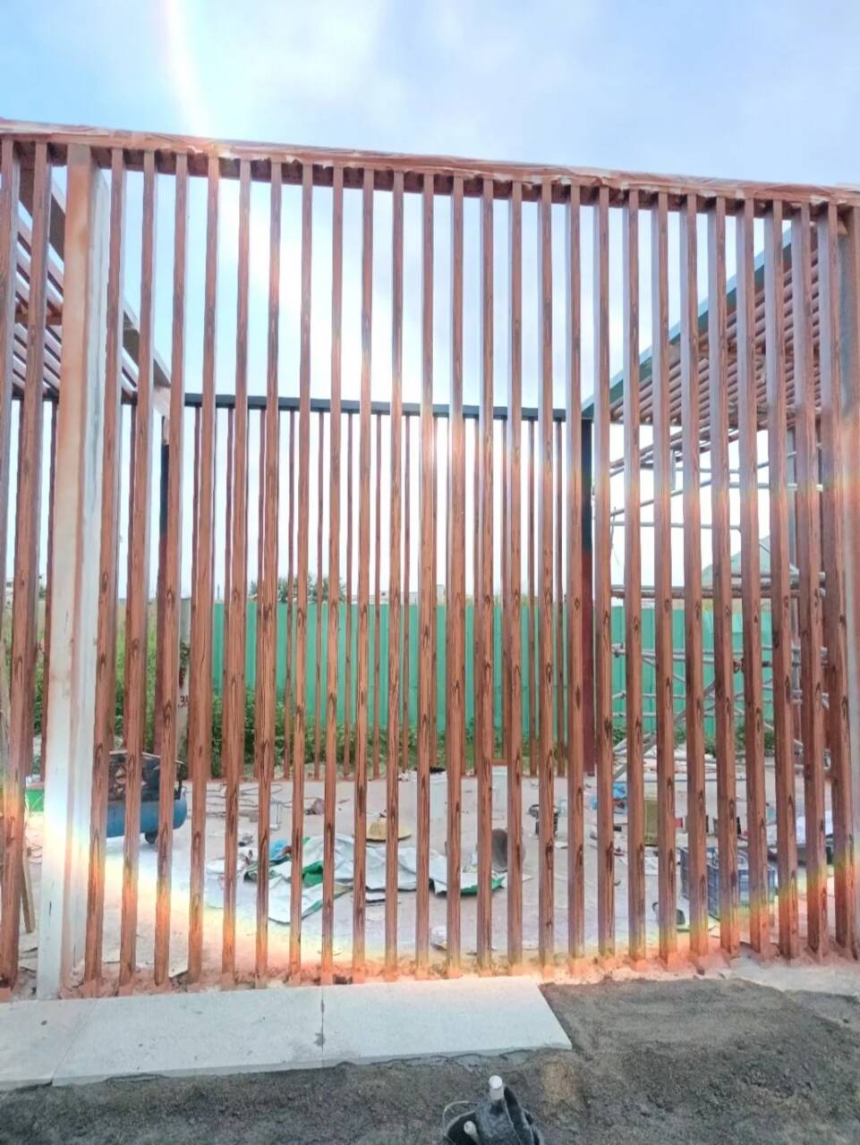 仿木纹漆厂家施工#方钢圆管#长廊护栏#园林建筑