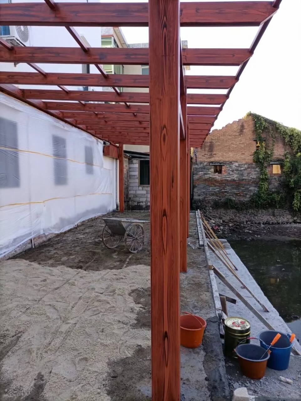 广西来宾生态复古木纹漆厂家批发#方钢圆管#长廊护栏#园林建筑