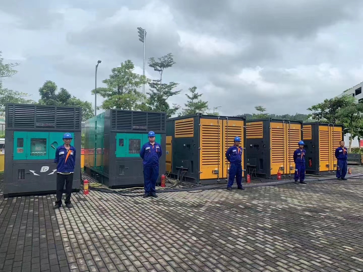 附近发电机出租UPS电源租赁你用电我用心实力团队