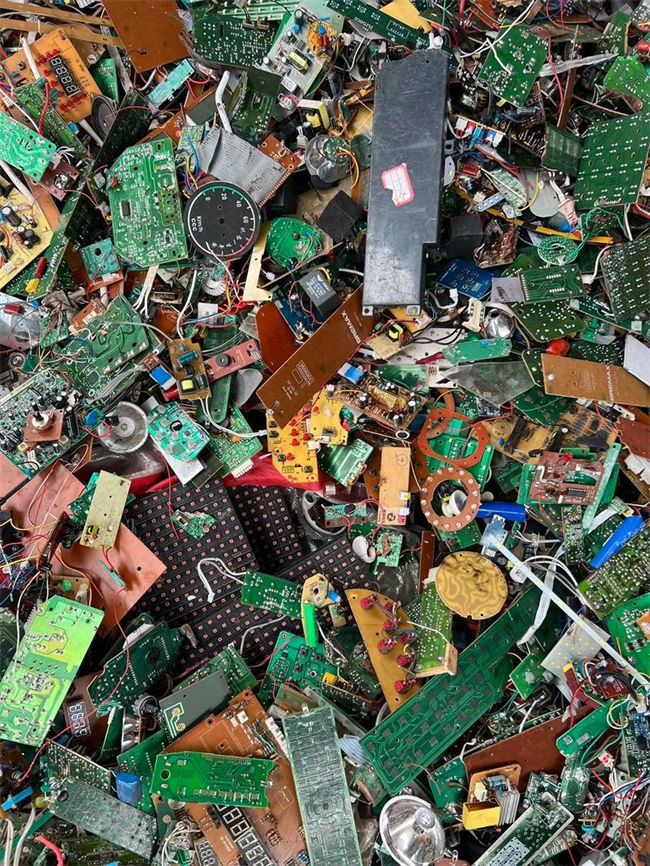 电路板回收太阳能光伏板正规商家本地范围厂家