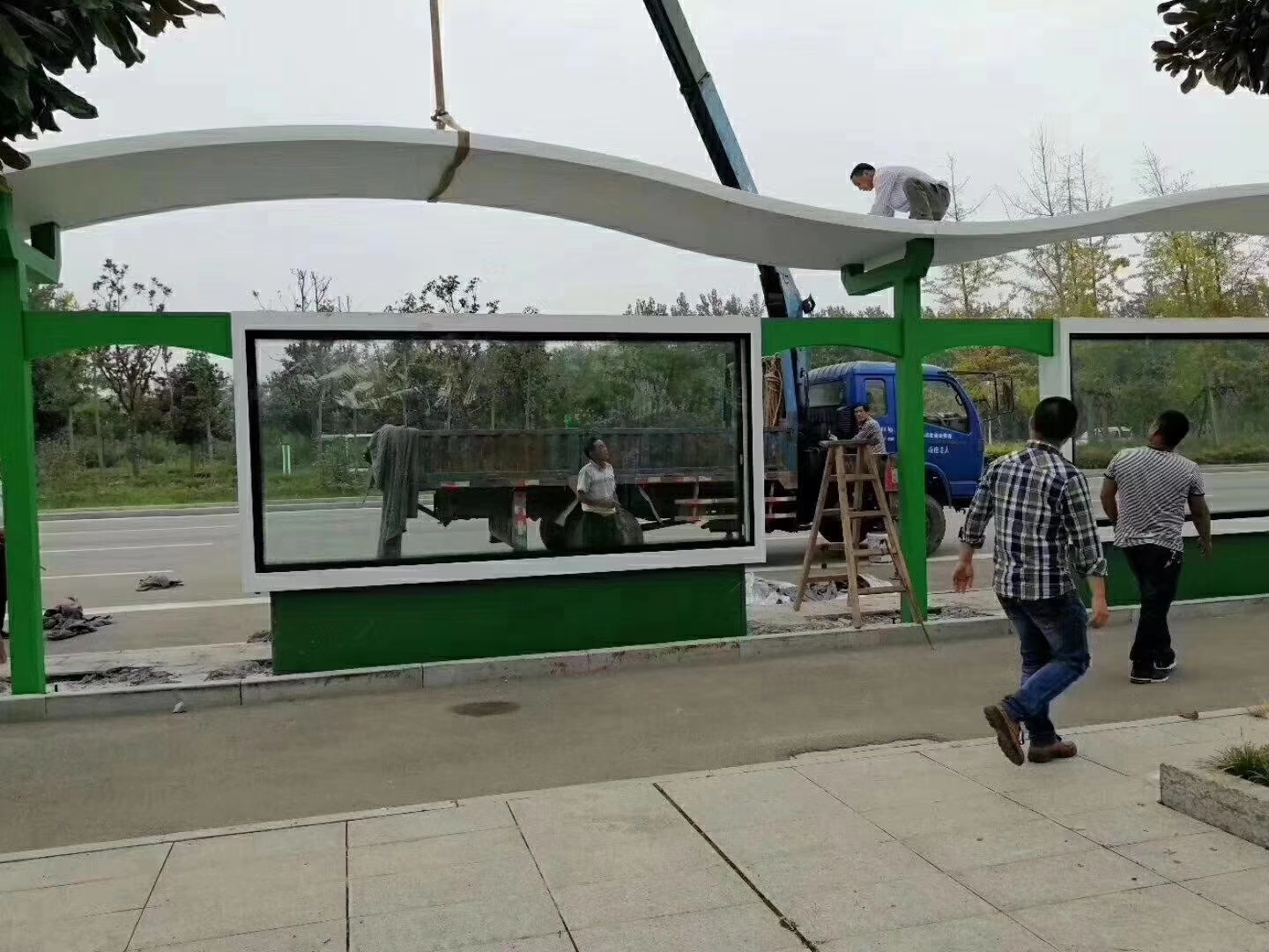 本溪户外铁艺公交站台候车亭实体厂家