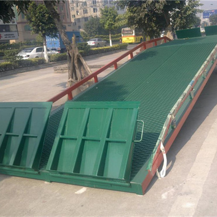 怀化登车桥,货梯敢与同行比质量