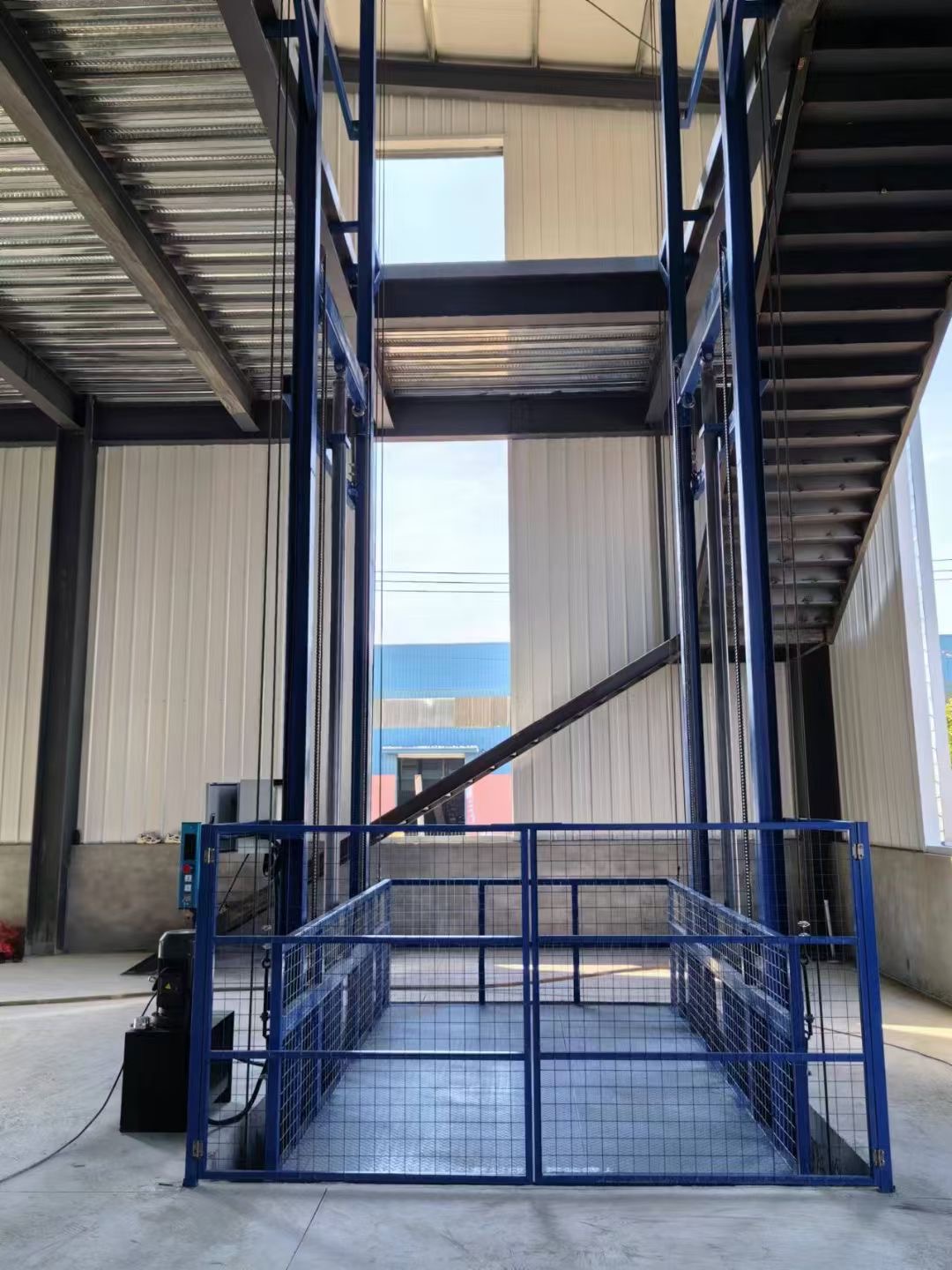 固定导轨式升降平台厂家N年大品牌