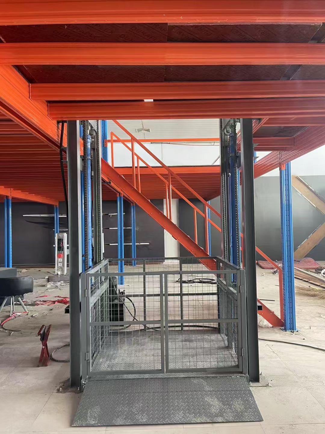 2吨导轨式升降机价格出货快