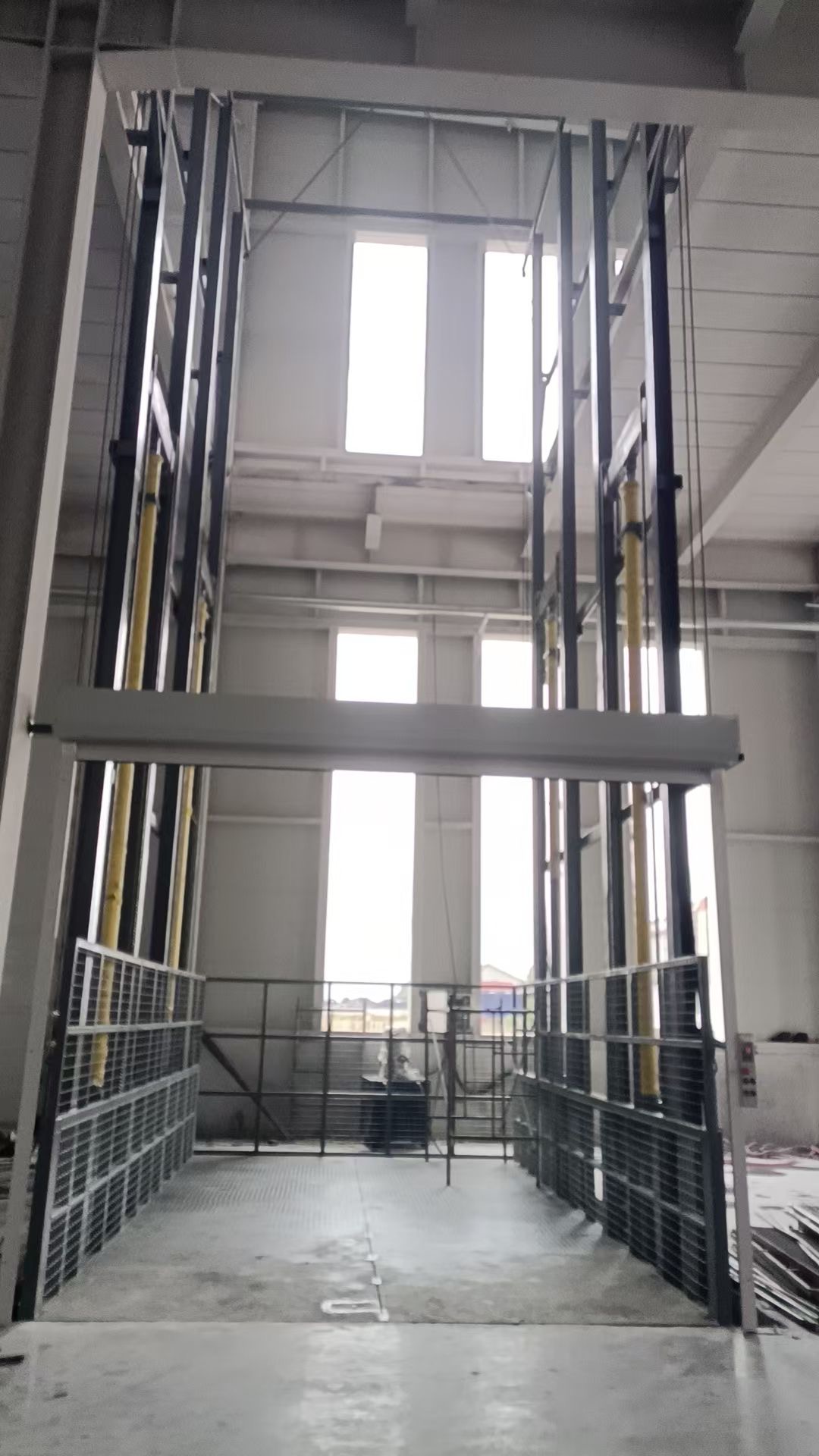 山东导轨式升降机厂家直销同城区域货源