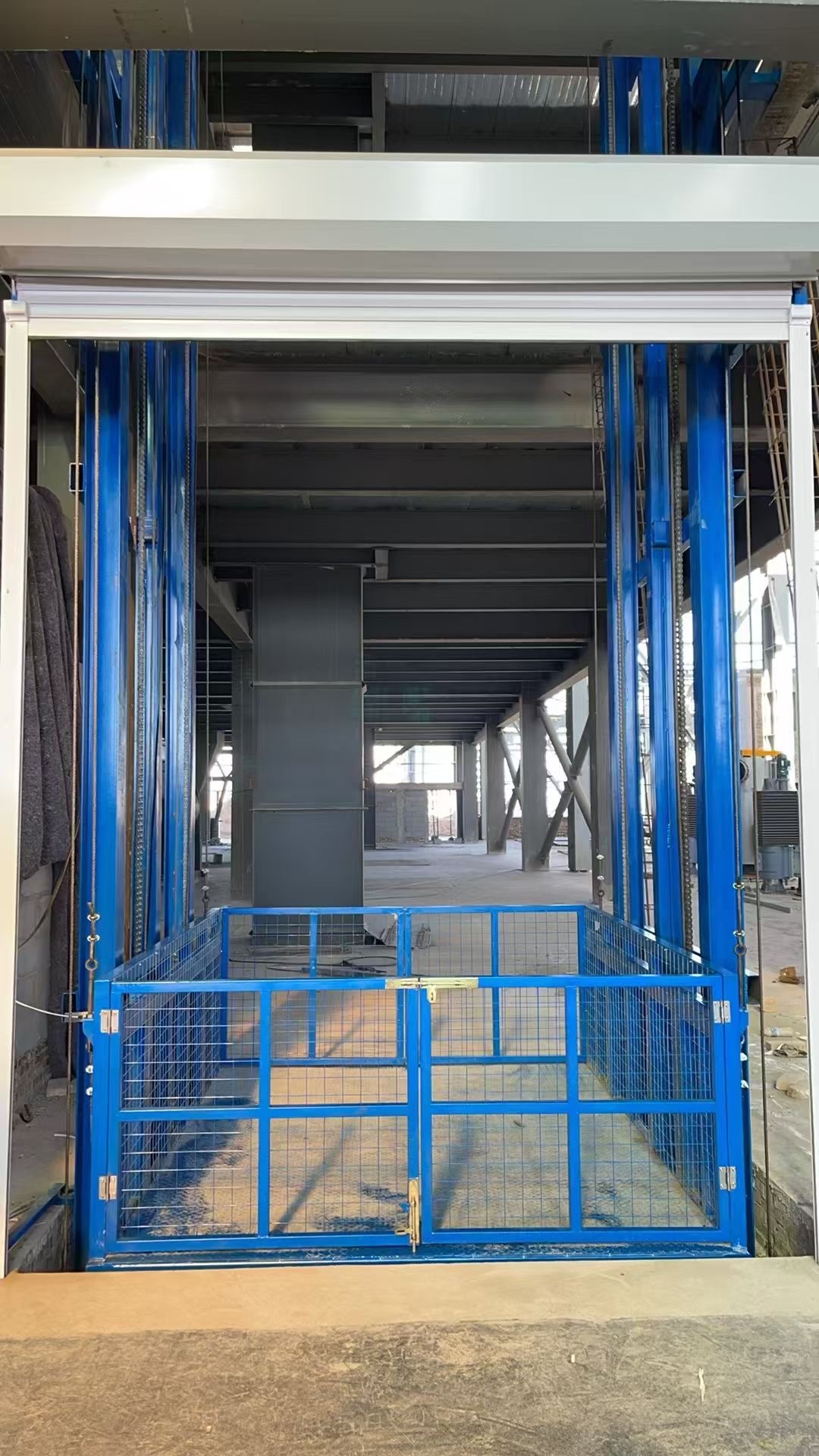 冷库导轨式升降机公司免费安装