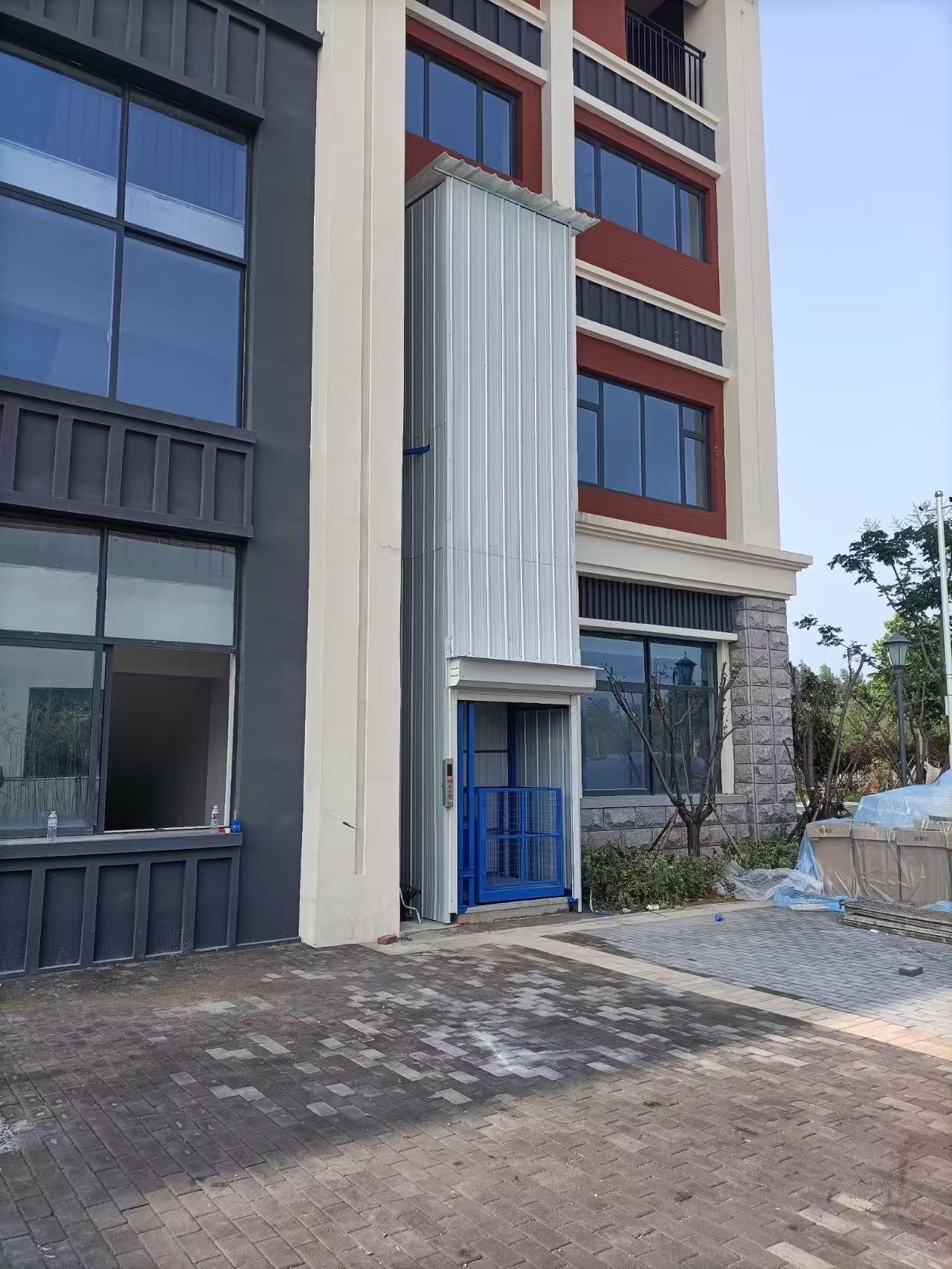 3吨导轨式季升降平台厂家的图文介绍