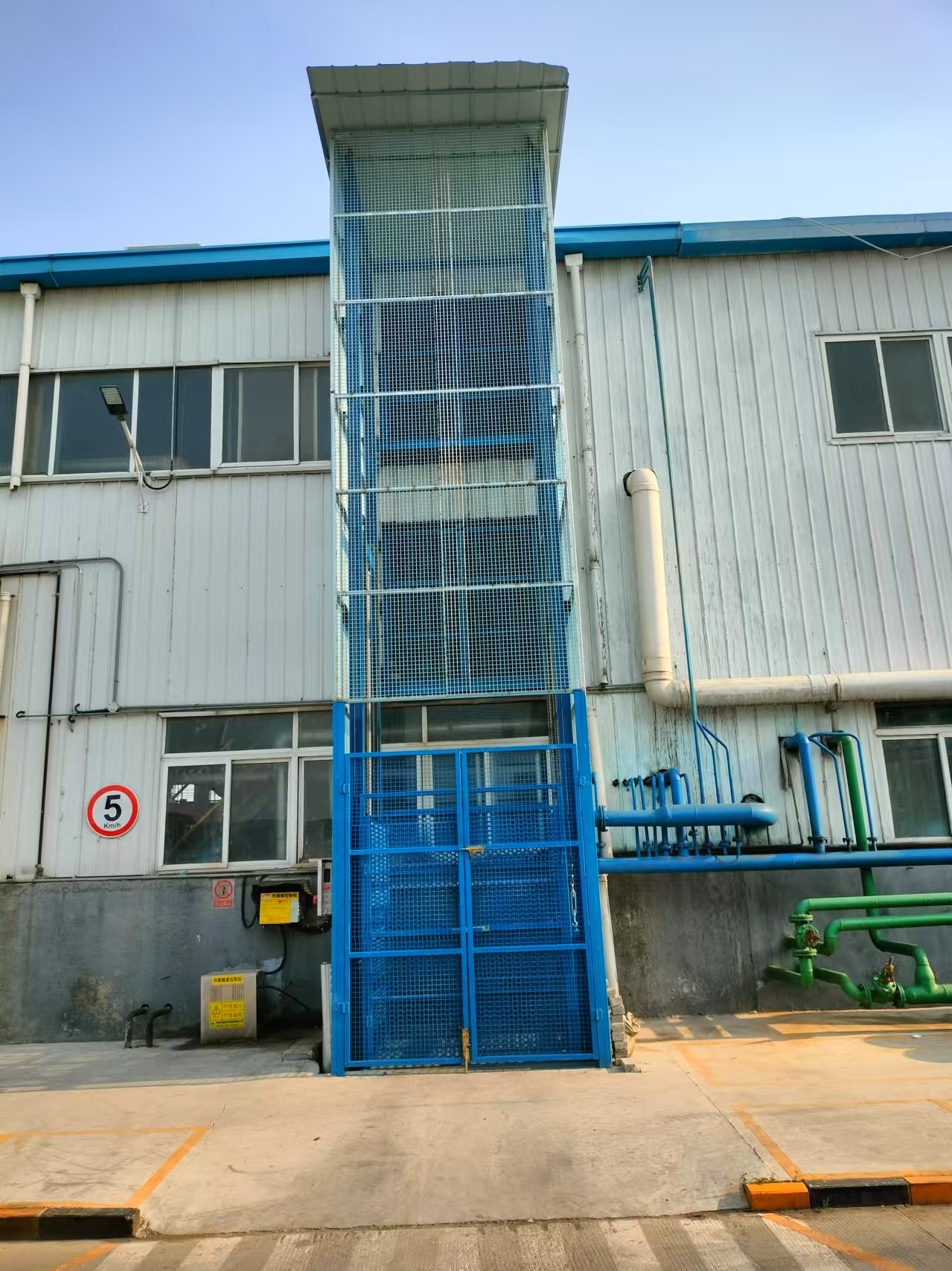 固定导轨式升降平台厂家实力商家