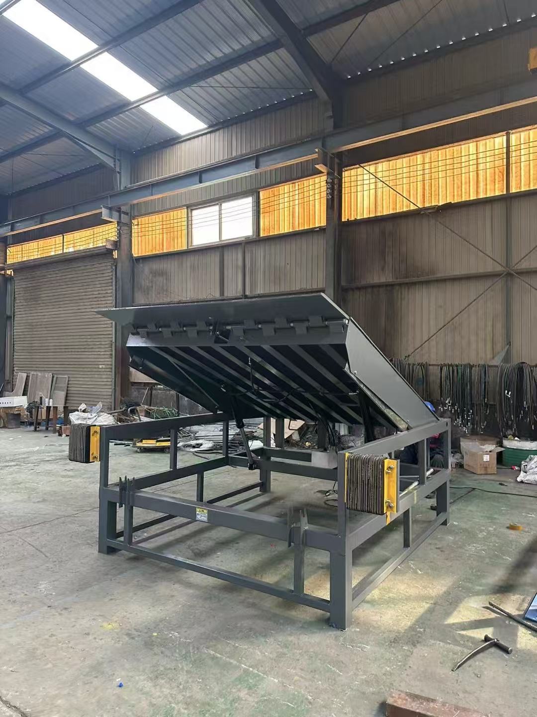 重庆固定式液压登车桥导轨液压升降货梯精品优选