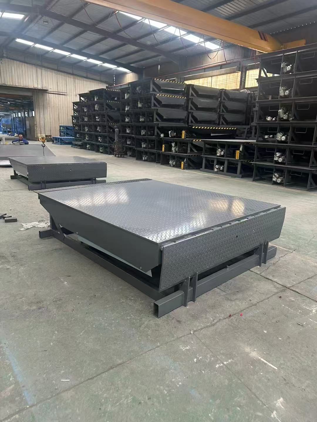 香港固定式液压登车桥导轨式液压升降货梯厂家来图来样定制