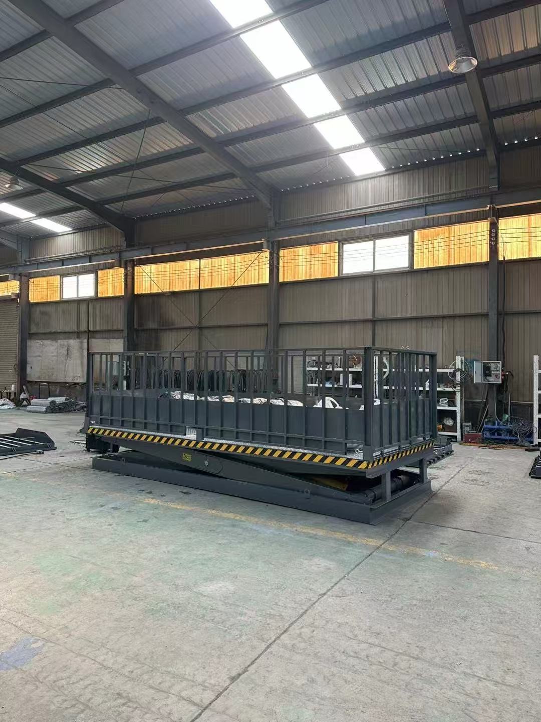 琼中县剪叉式移动式升降机供应种类丰富