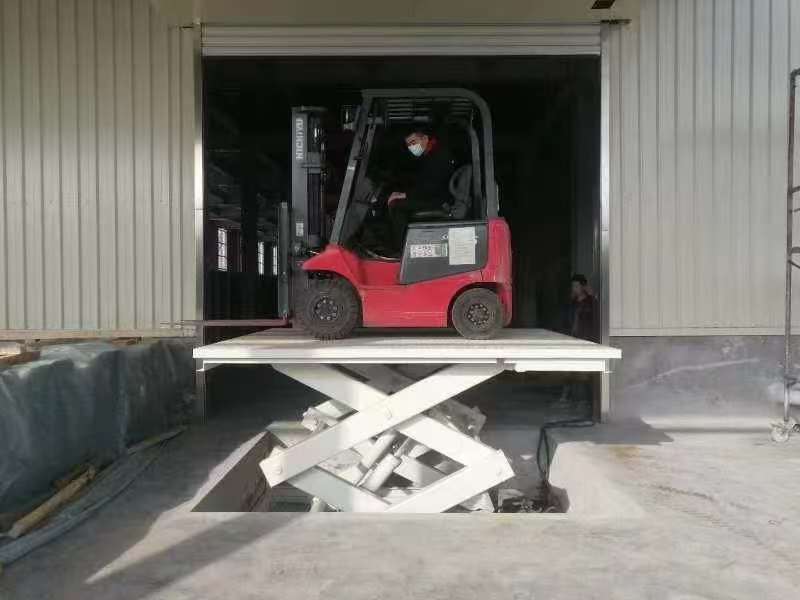 剪叉移动升降机团队厂家直销大量现货