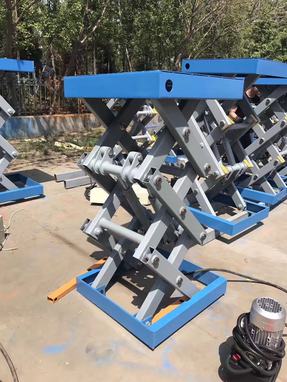 移动剪叉升降机厂家厂家实体厂家支持定制