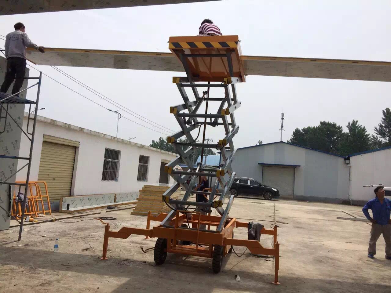 移动剪叉高空升降机团队本市生产商