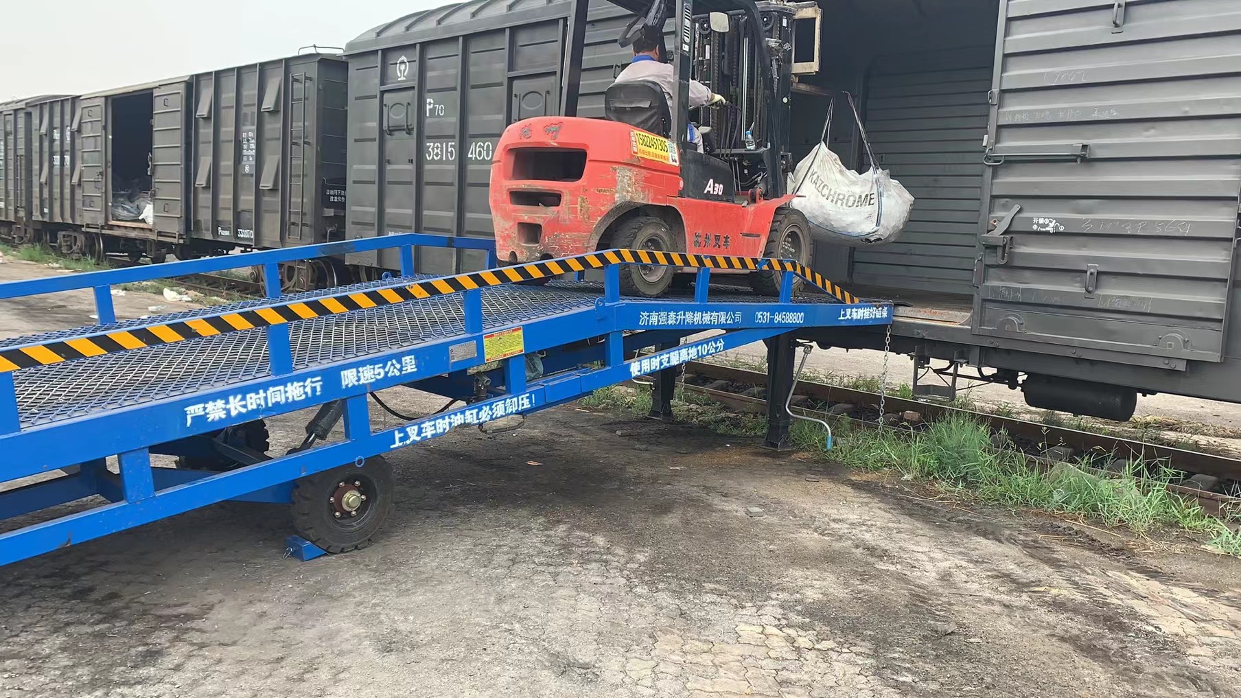 8吨固定液压登车桥公司用品质说话